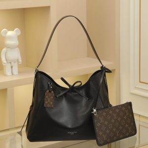 Dimensions: 39 x 30 x 15 cm (Length x Height x Width)